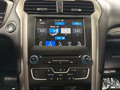 Used 2018 Ford Fusion SE w/ Fusion SE Technology Package FWD image 14