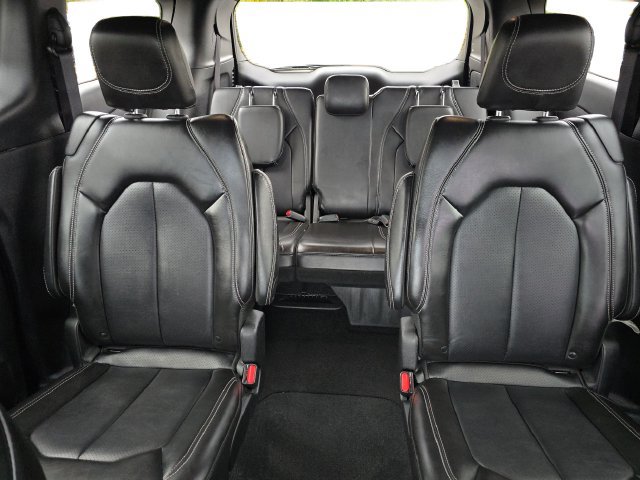 Used 2025 Chrysler Pacifica Select FWD image 23