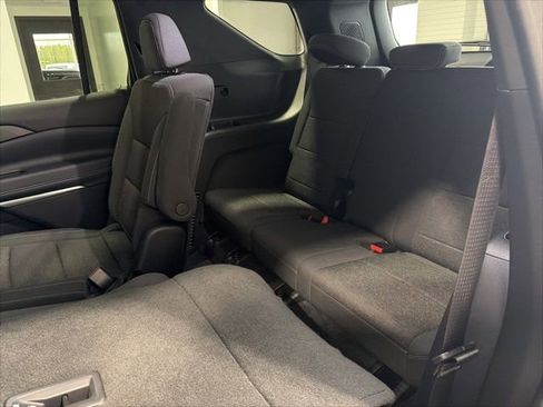 Used 2025 Chevrolet Traverse LT w/ Driver Confidence Package image 29