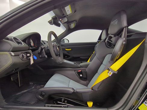 Certified 2025 Porsche 718 Cayman GT4 RS RWD image 5