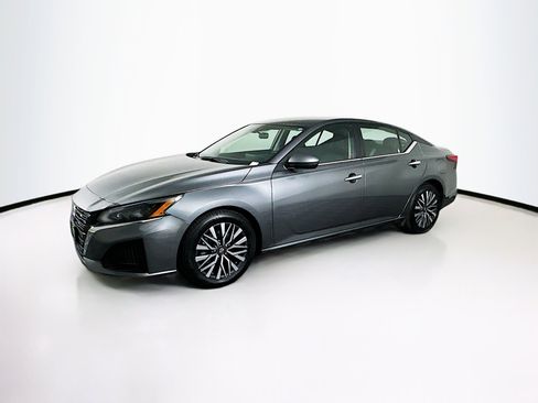 Used 2023 Nissan Altima 2.5 SV image 4