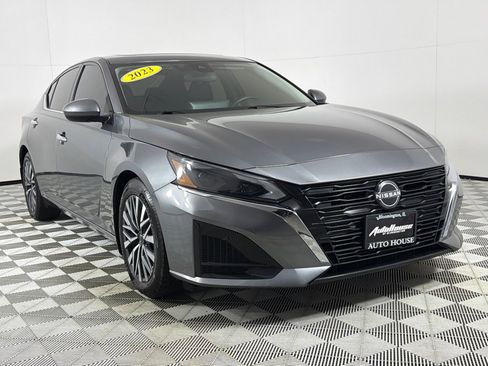 Used 2023 Nissan Altima 2.5 SV w/ SV Premium Package image 3
