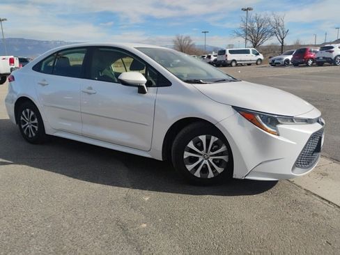 Used 2022 Toyota Corolla LE image 4