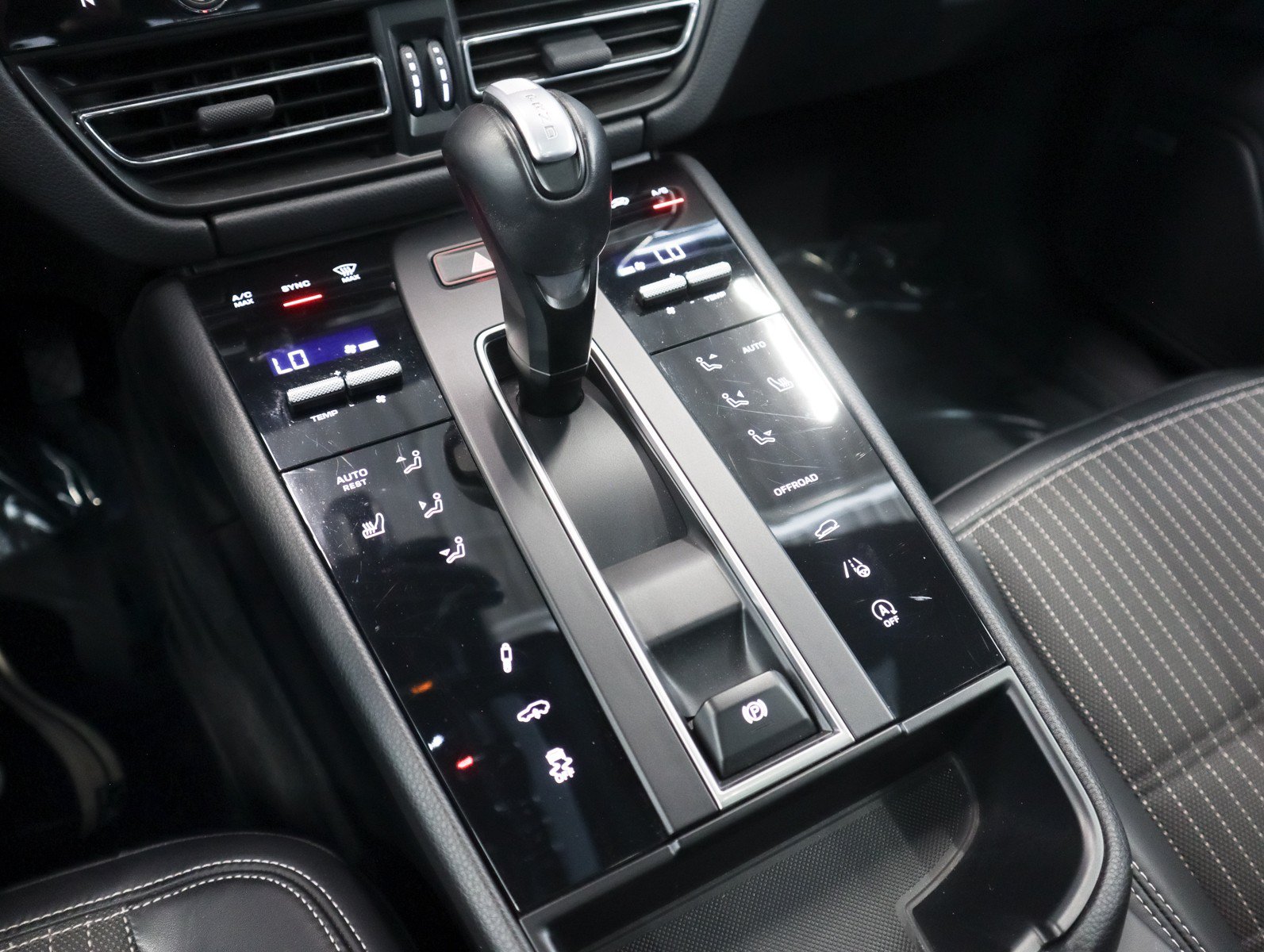 Used 2023 Porsche Macan Turbo AWD/4WD image 20