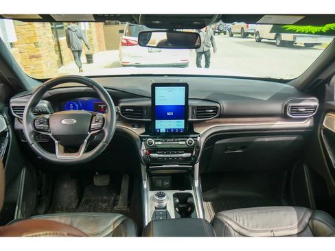 Used 2022 Ford Explorer Platinum w/ Technology Package image 13