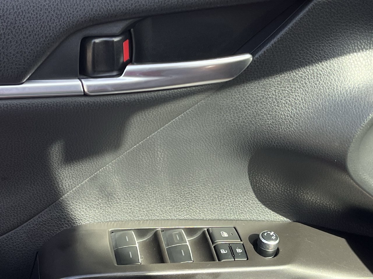 Used 2023 Toyota Camry XSE FWD image 15
