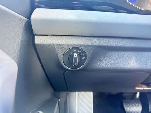 Used 2025 Volkswagen Jetta SE image 35