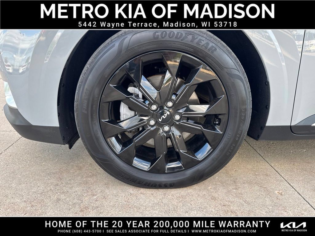 Used 2024 Kia Carnival SX Prestige FWD image 10