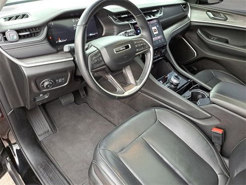 Used 2022 Jeep Grand Cherokee Limited image 21