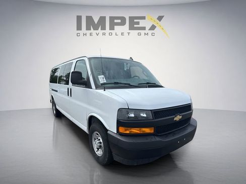 Used 2023 Chevrolet Express 3500 LS RWD image 5