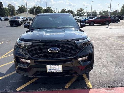 Used 2023 Ford Explorer ST-Line AWD/4WD image 2