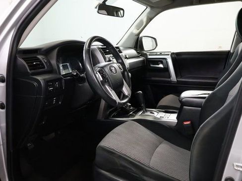 Used 2017 Toyota 4Runner SR5 AWD/4WD image 11