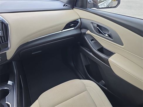 Used 2023 Chevrolet Traverse LS image 12