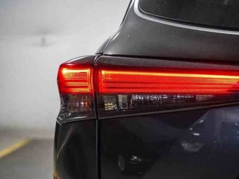 Certified 2022 Toyota Highlander XSE image 12