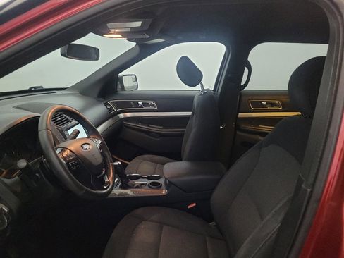 Used 2016 Ford Explorer XLT w/ Equipment Group 201A FWD image 17