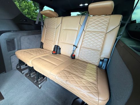 Used 2023 Cadillac Escalade ESV Sport w/ LPO, ONYX Package AWD/4WD image 21