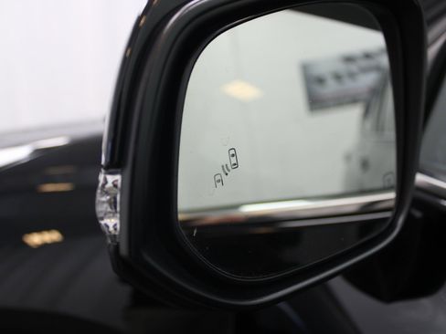 Used 2021 Toyota Highlander XLE image 11