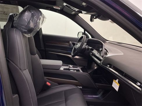 New 2026 Cadillac Vistiq Sport w/ LPO, Floor Liner Package image 24