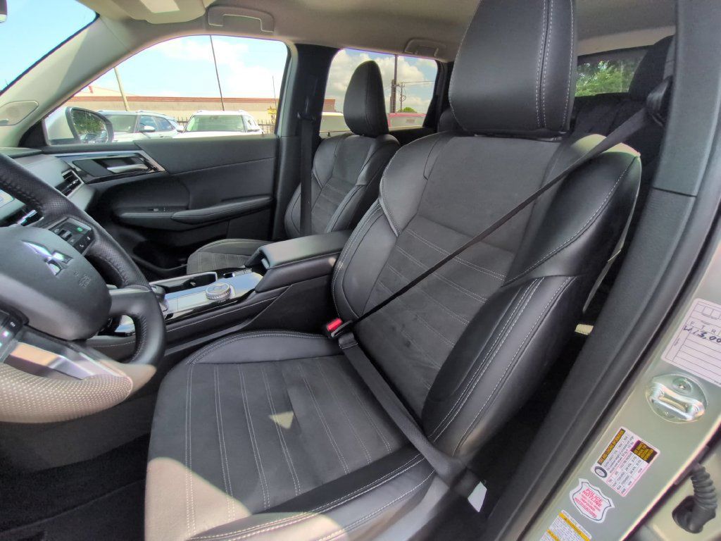 Used 2025 Mitsubishi Outlander SE AWD/4WD image 24