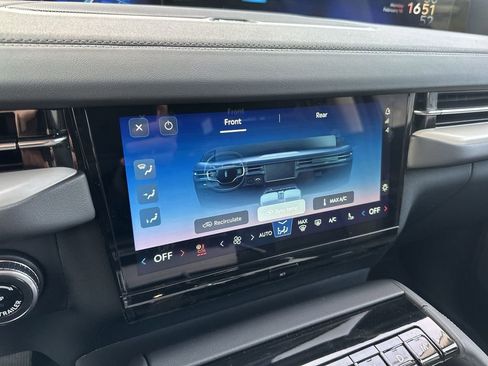 New 2026 Lincoln Navigator L Premier AWD/4WD image 19