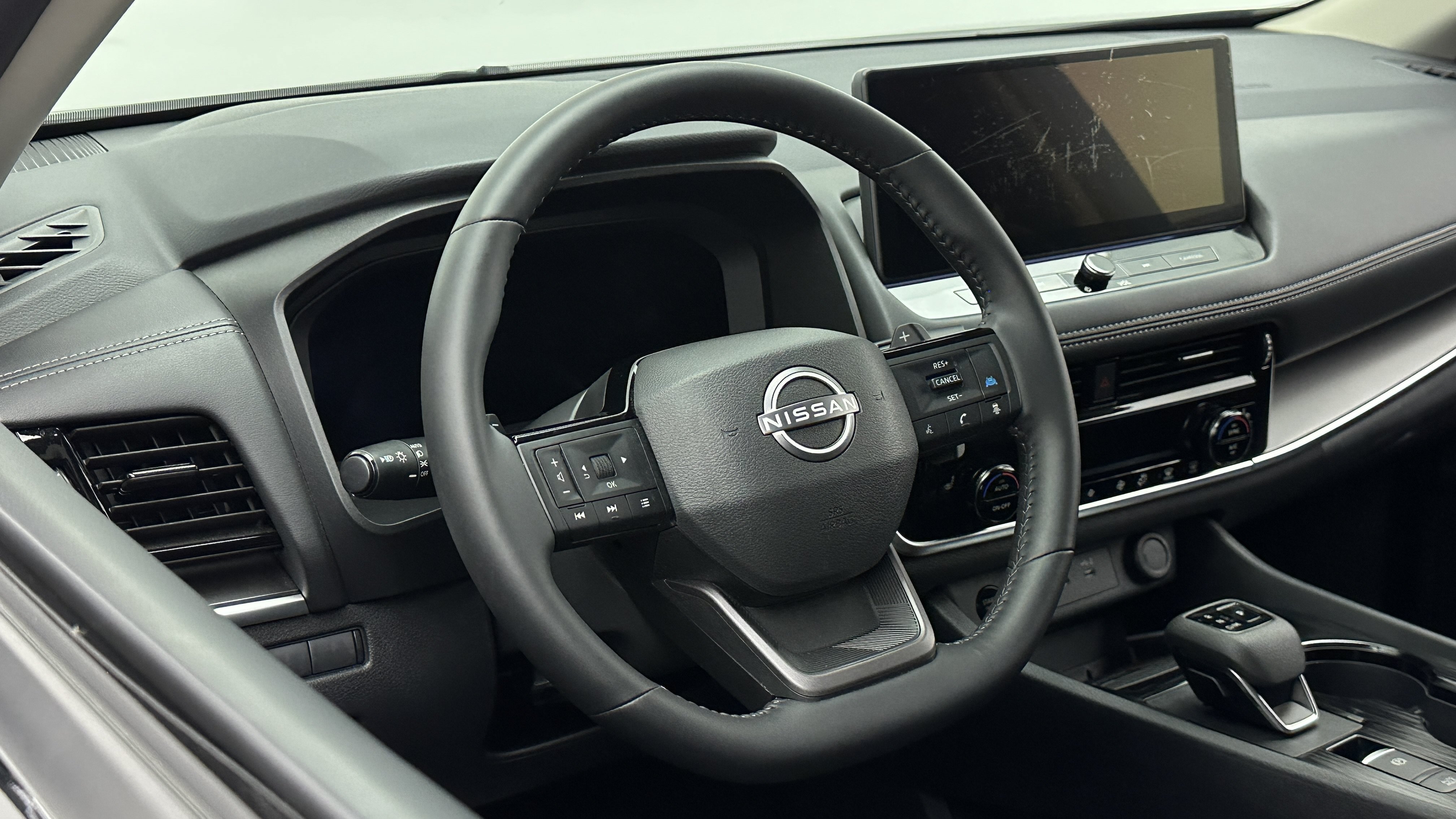 Used 2026 Nissan Rogue SL FWD image 8