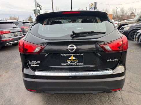 Used 2018 Nissan Rogue Sport SL w/ SL Premium Package image 4