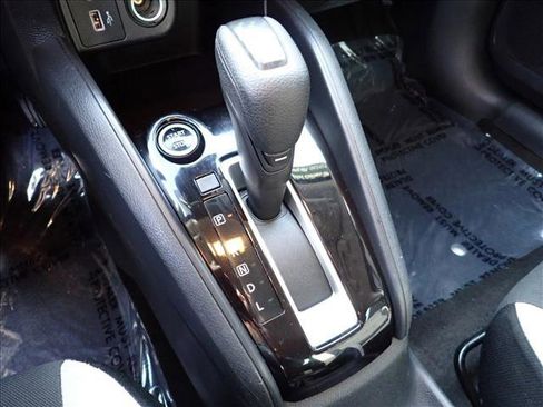 Used 2022 Nissan Versa SV image 16