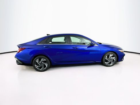 Used 2025 Hyundai Elantra SEL FWD image 10