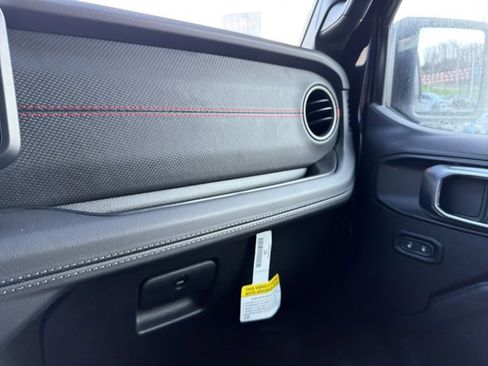 Used 2025 Jeep Wrangler Rubicon image 25