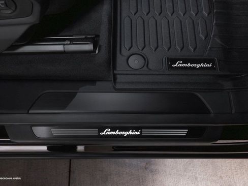 Used 2025 Lamborghini Urus SE image 49