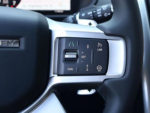 New 2026 Land Rover Discovery Dynamic SE image 14