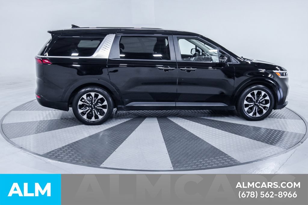 Used 2024 Kia Carnival EX FWD image 11