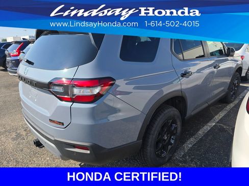 Certified 2025 Honda Pilot TrailSport image 3