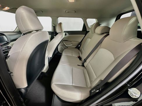 Used 2025 Kia Soul LX w/ LX Technology Package FWD image 26