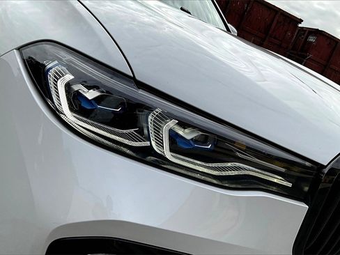 Used 2022 BMW X7 M50i image 33