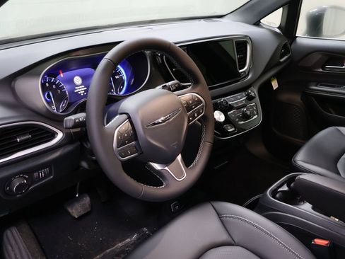 New 2026 Chrysler Voyager LX image 19