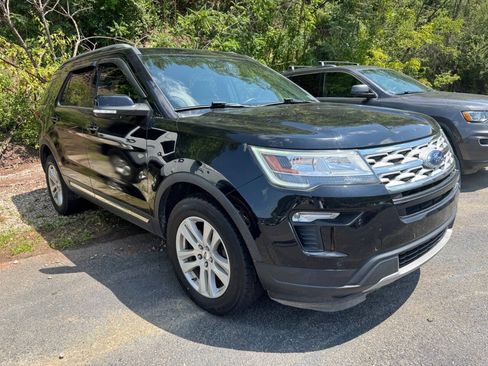 Used 2018 Ford Explorer XLT w/ Equipment Group 202A AWD/4WD image 3