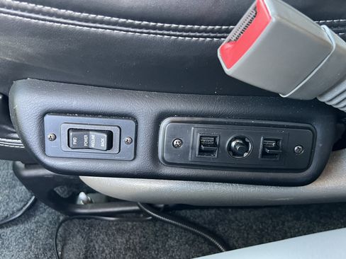 Used 2019 Chevrolet Express 2500 w/ Enhanced Convenience Package image 24