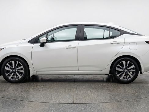 Used 2025 Nissan Versa SV image 5
