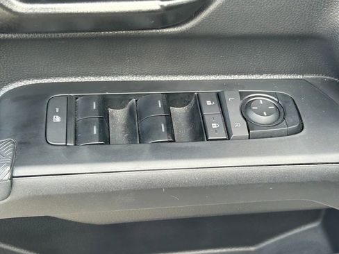 Certified 2025 Toyota Tacoma SR5 image 9