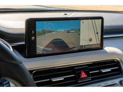 Used 2025 Genesis G70 2.5T image 21