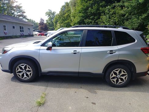 Used 2019 Subaru Forester Premium AWD/4WD image 3