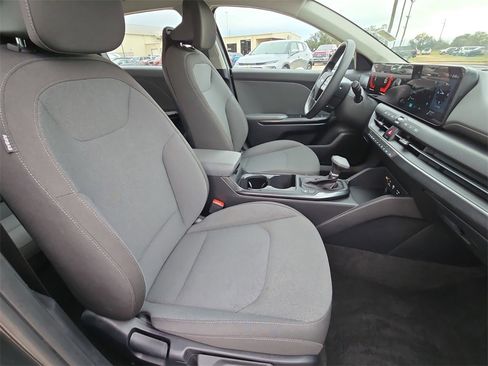 Used 2025 Kia K4 LXS image 10