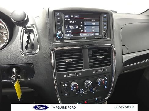 Used 2017 Dodge Grand Caravan SXT FWD image 27