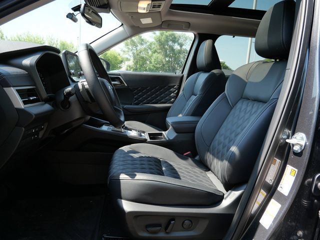Used 2025 Mitsubishi Outlander SEL AWD/4WD image 15