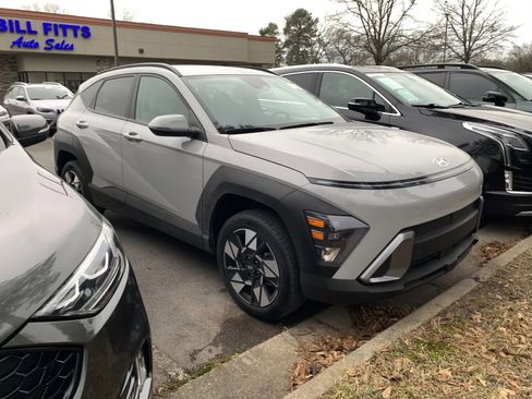 Used 2025 Hyundai Kona SEL image 1