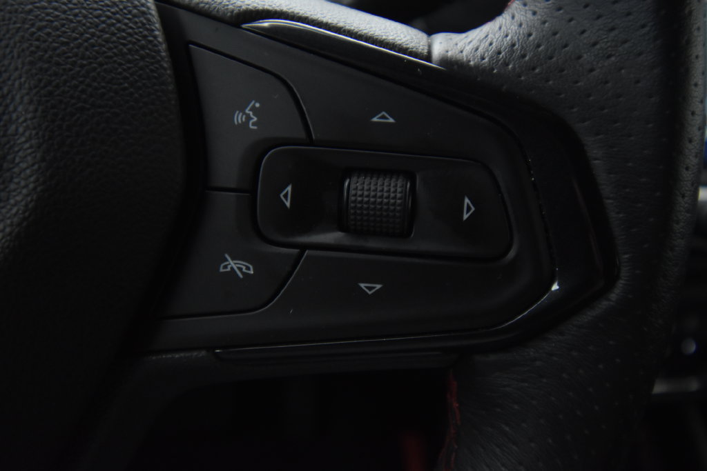Used 2021 Chevrolet TrailBlazer RS w/ Technology Package FWD image 29