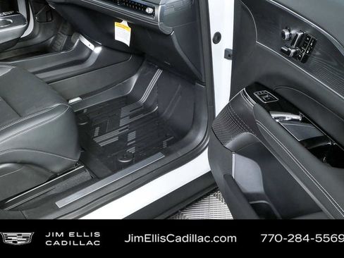 Used 2025 Cadillac Lyriq Luxury w/ LPO, Floor Liner Package AWD/4WD image 24