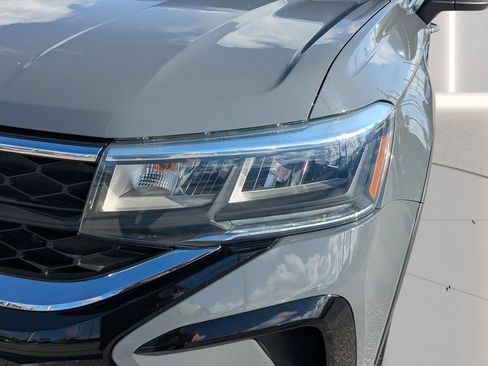Certified 2023 Volkswagen Taos SE w/ Panoramic Sunroof Package FWD image 7