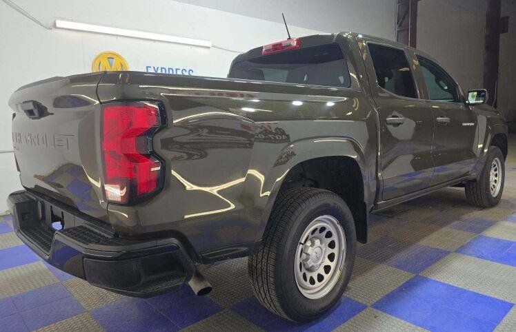 Used 2023 Chevrolet Colorado W/T RWD image 2